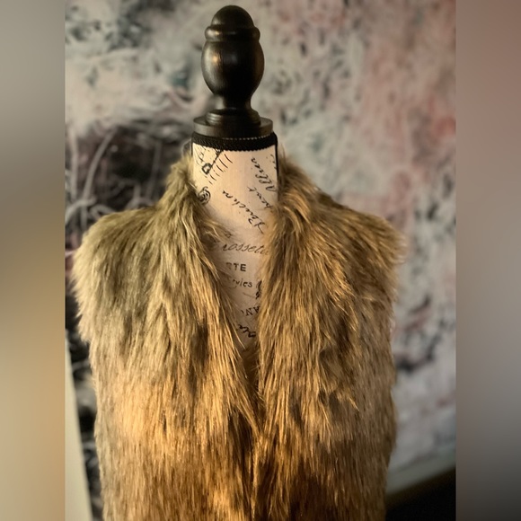 BANANA REPUBLIC Faux-Fur Vest - Picture 5 of 10